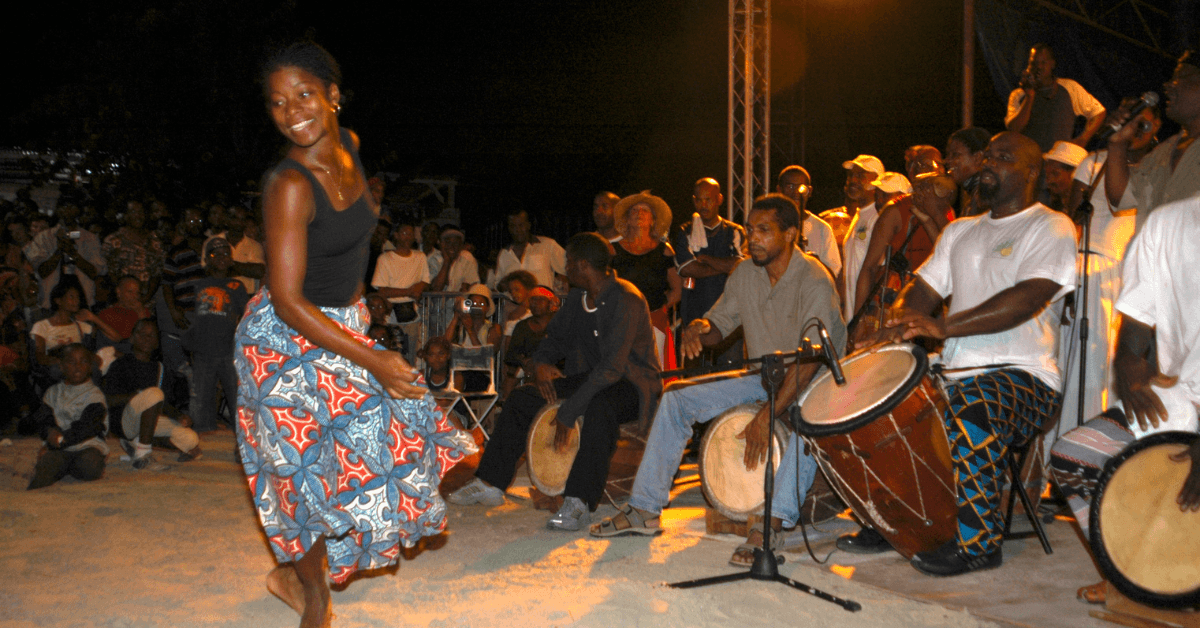 Danseuse en train de danser du Gwoka